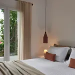 Iliana Olive Branch آداماس